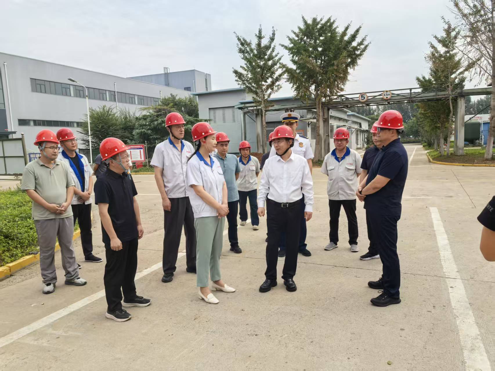 縣委書記在國(guó)慶、中秋雙節(jié)期間到公司調(diào)研